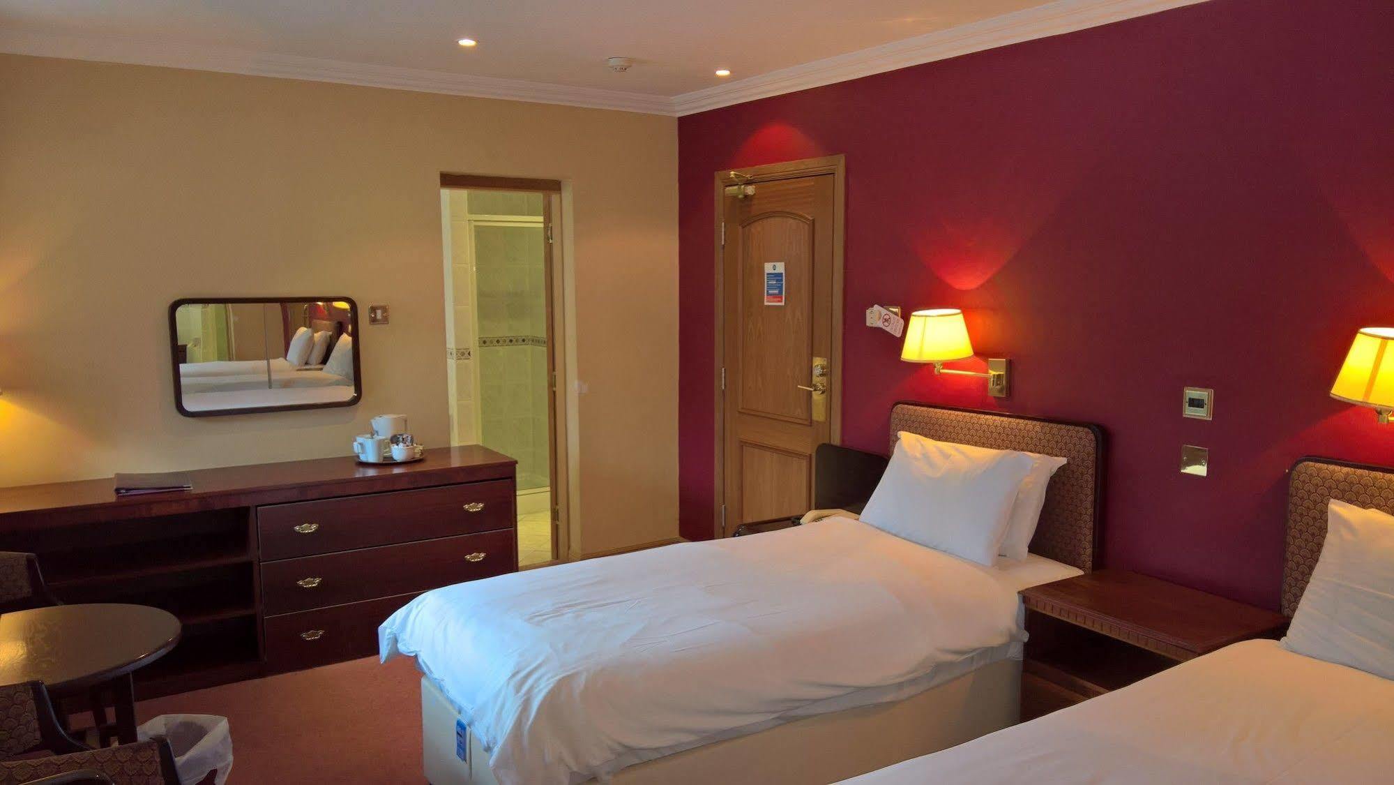 Dean Park Hotel Kirkcaldy Ngoại thất bức ảnh